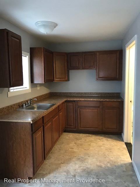 867-869 Manton Avenue - Photo 2 of 9