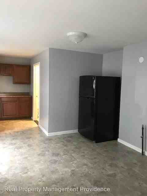 867-869 Manton Avenue - Photo 3 of 9