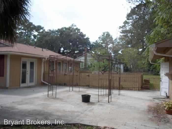 2077 Smiths Crossing - Photo 3 of 3