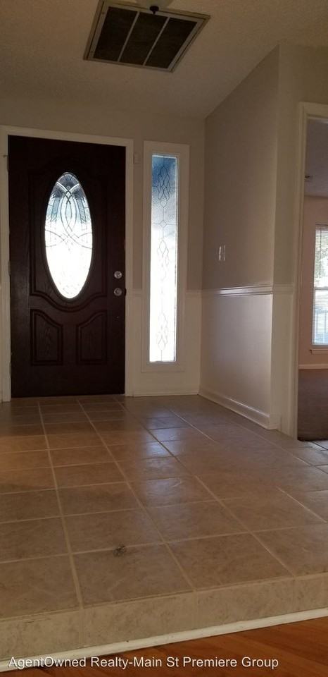 1233 Westward Dr - Photo 2 of 7