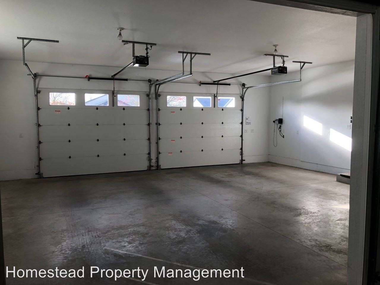 670 Airport Way - Photo 3 of 25