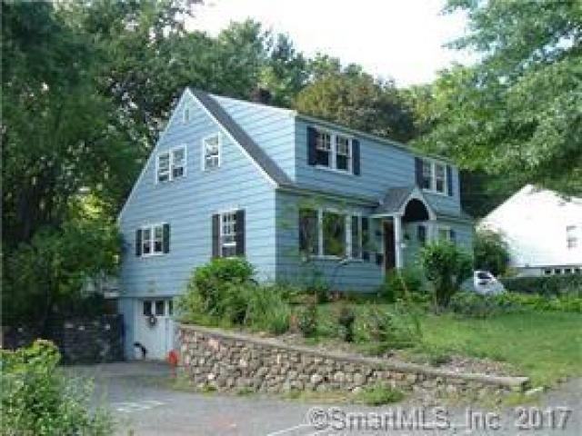 165 Oak St - Photo 2 of 6