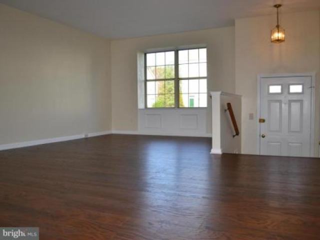 3210 Antrim Cir - Photo 3 of 6