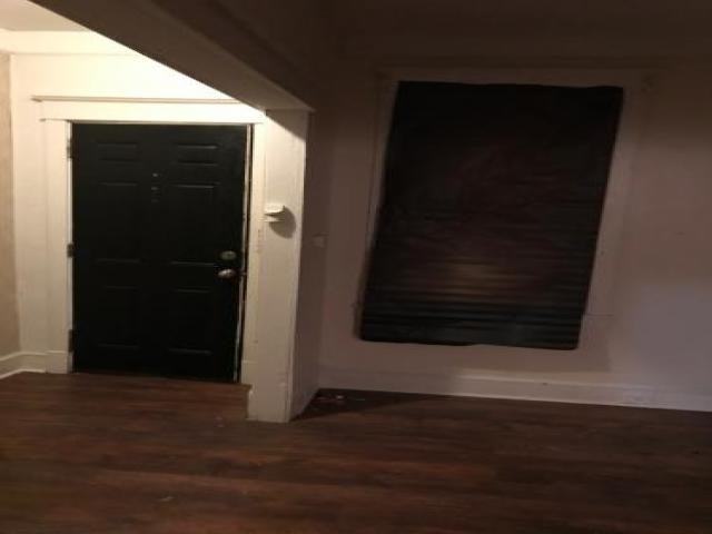 401 W 25th St - Photo 2 of 6