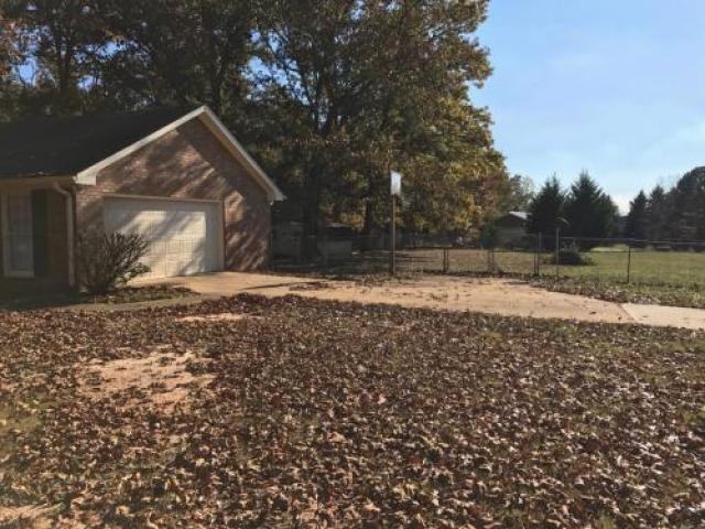 29 Corey Dr - Photo 3 of 6