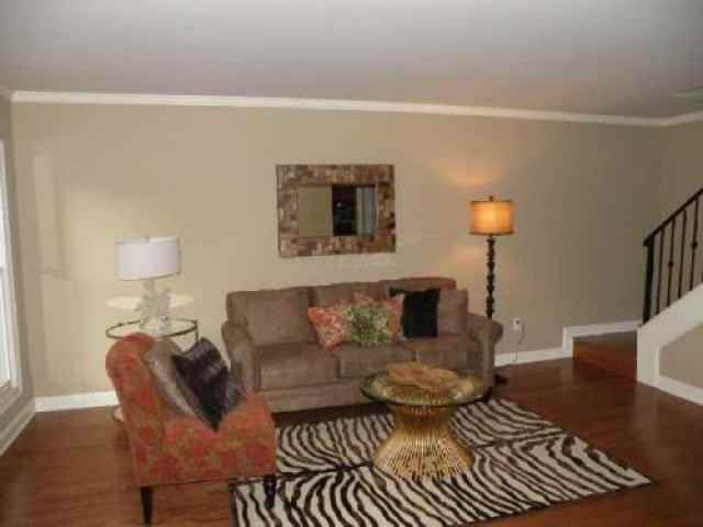 676 Hotchkiss Ln - Photo 2 of 6