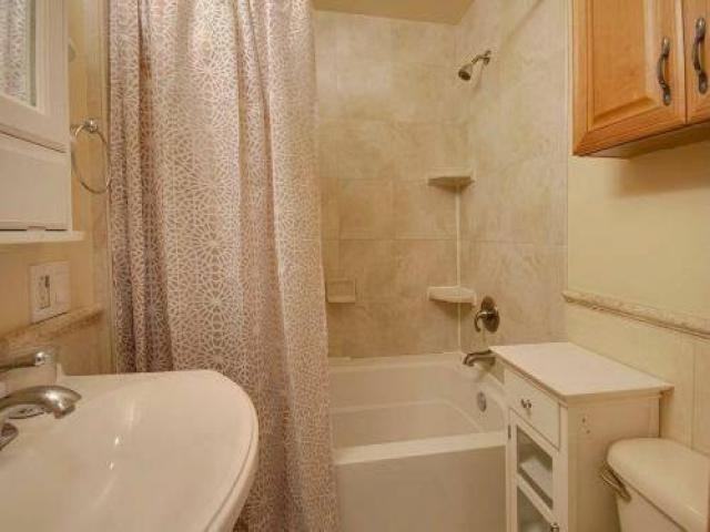 959 Grandview Ave - Photo 2 of 6