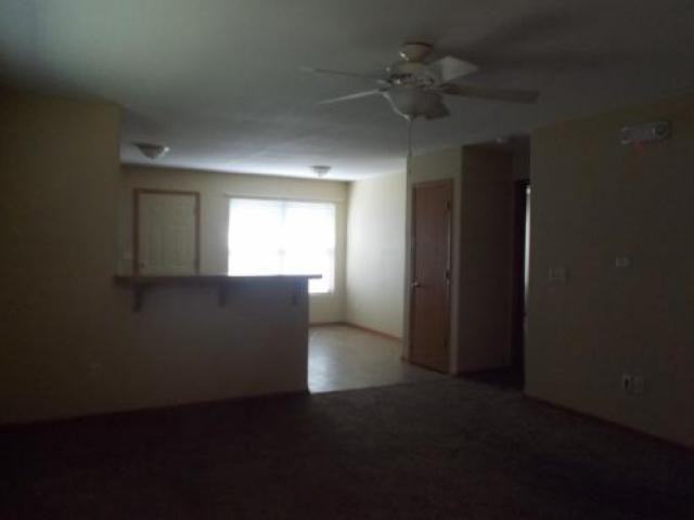 610 S Summit St - Photo 2 of 6