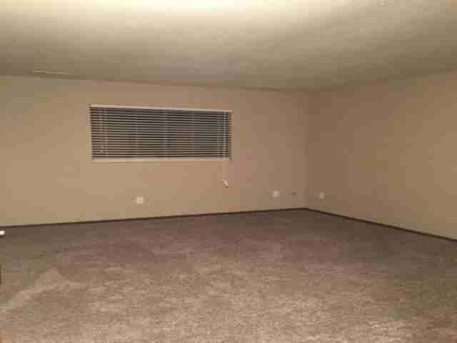 307 S Seneca St - Photo 2 of 6