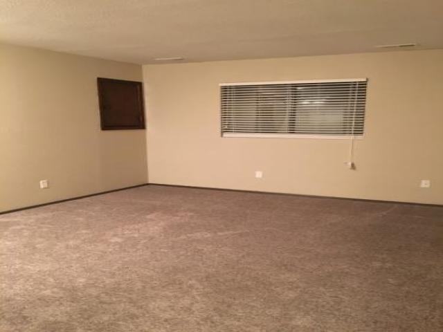 307 S Seneca St - Photo 3 of 6