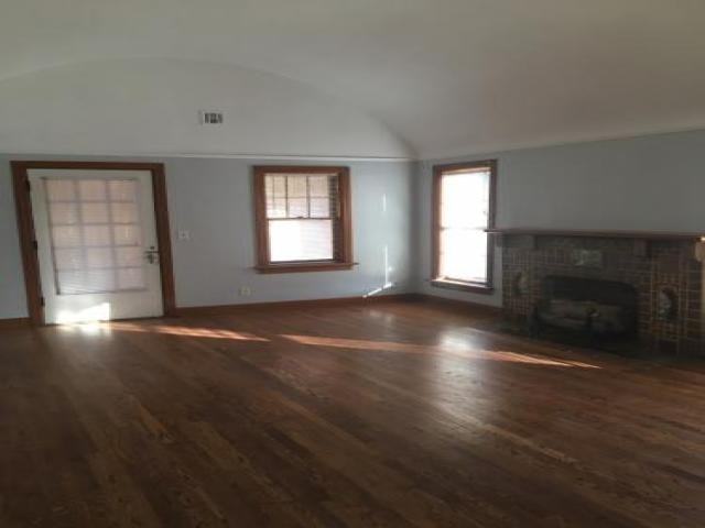 423 W Hill St - Photo 3 of 6