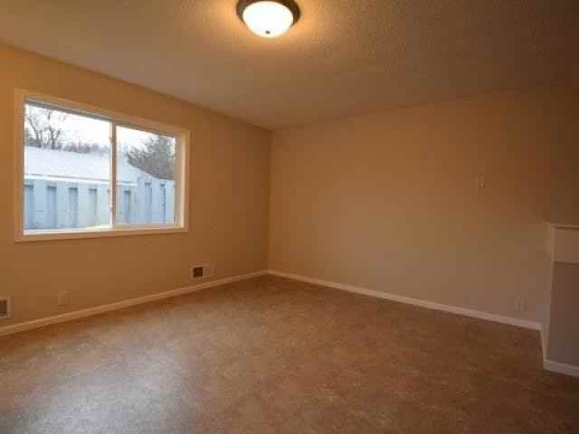 1008 S 5th St - Photo 3 of 6