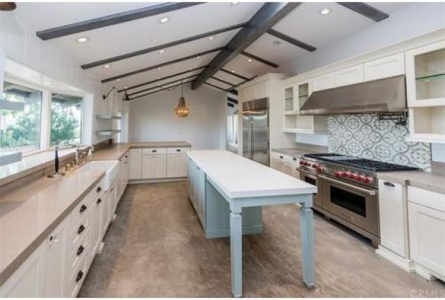 1007 Mariners Dr - Photo 2 of 6