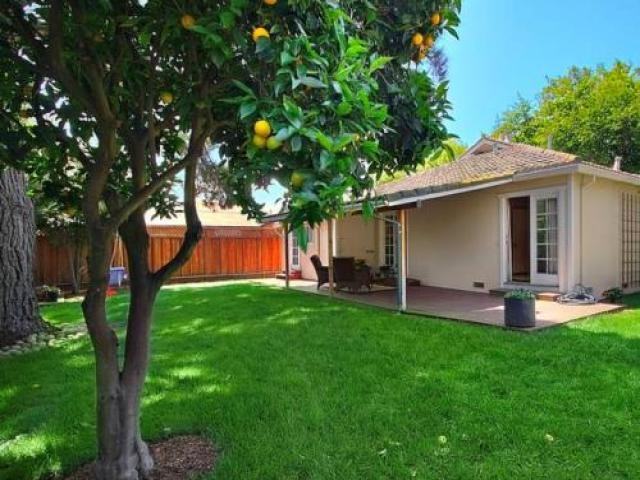 1805 Poplar Ave - Photo 3 of 4