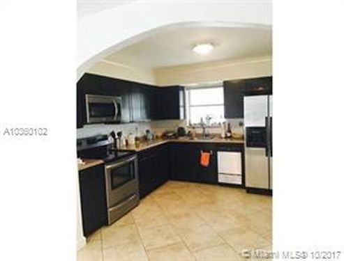 261 SW 5th St - Photo 2 of 6