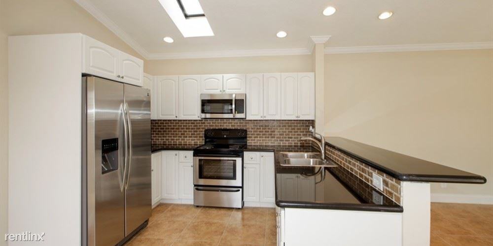 5008 NW 66th Dr - Photo 2 of 8