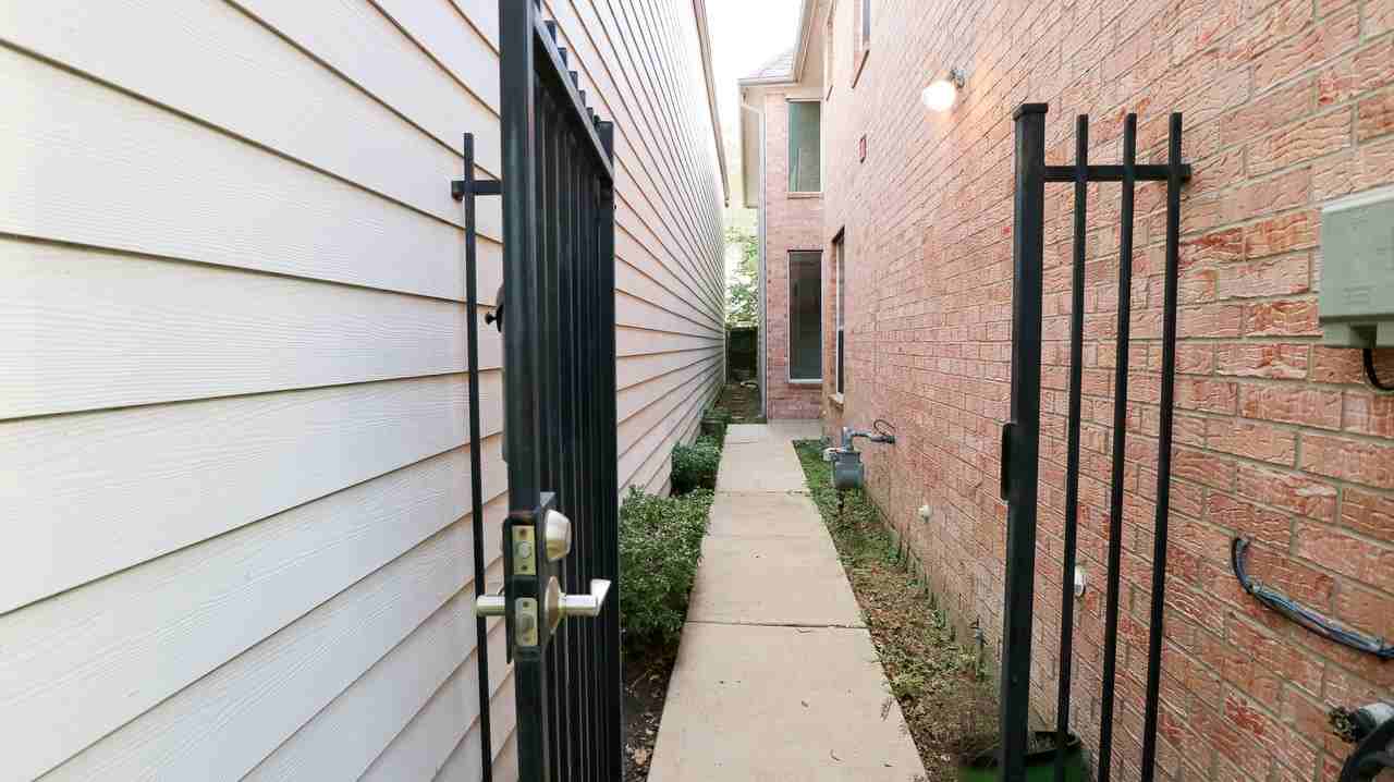 1622 Cohn St - Photo 2 of 33