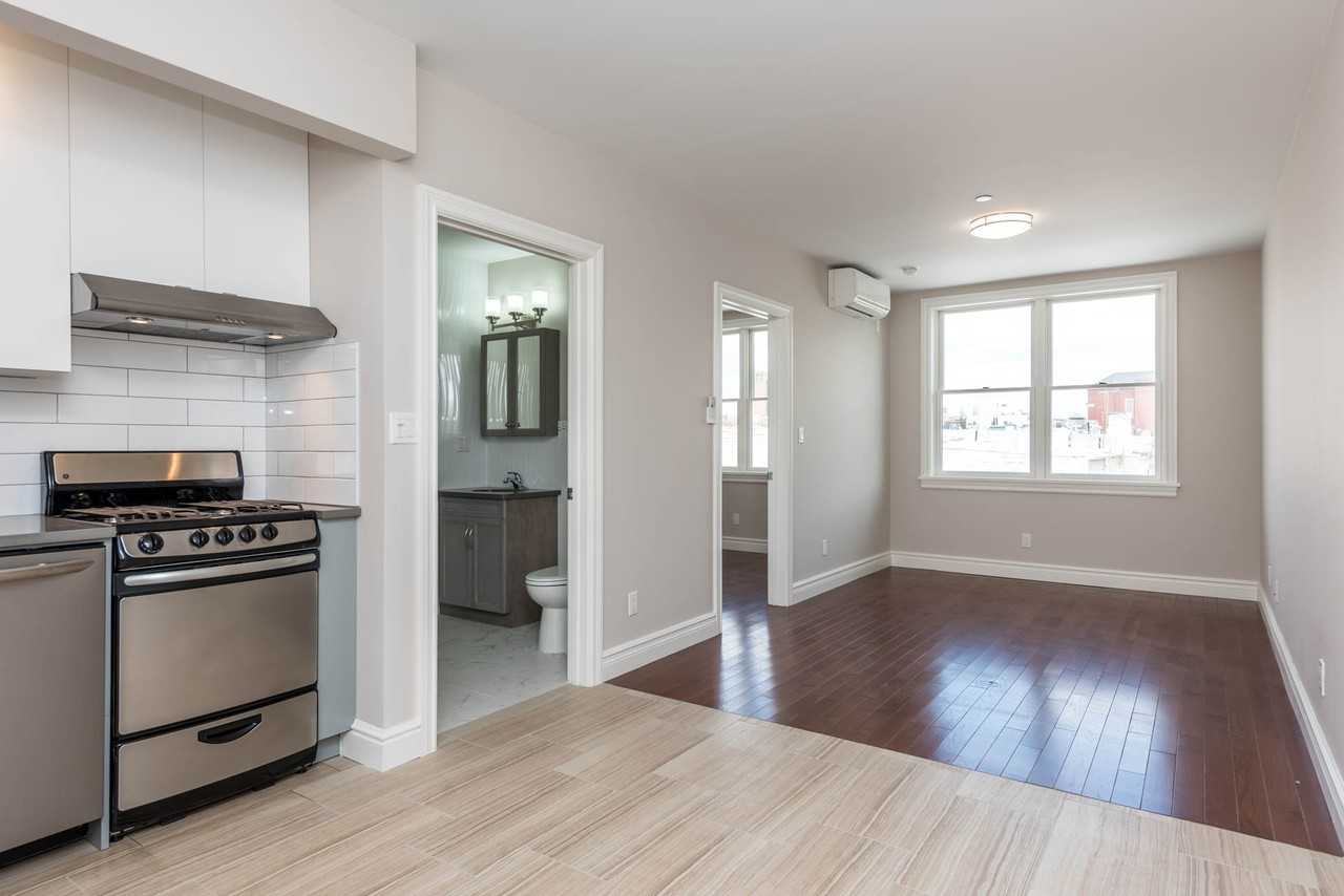 439 Knickerbocker Avenue #22UQ