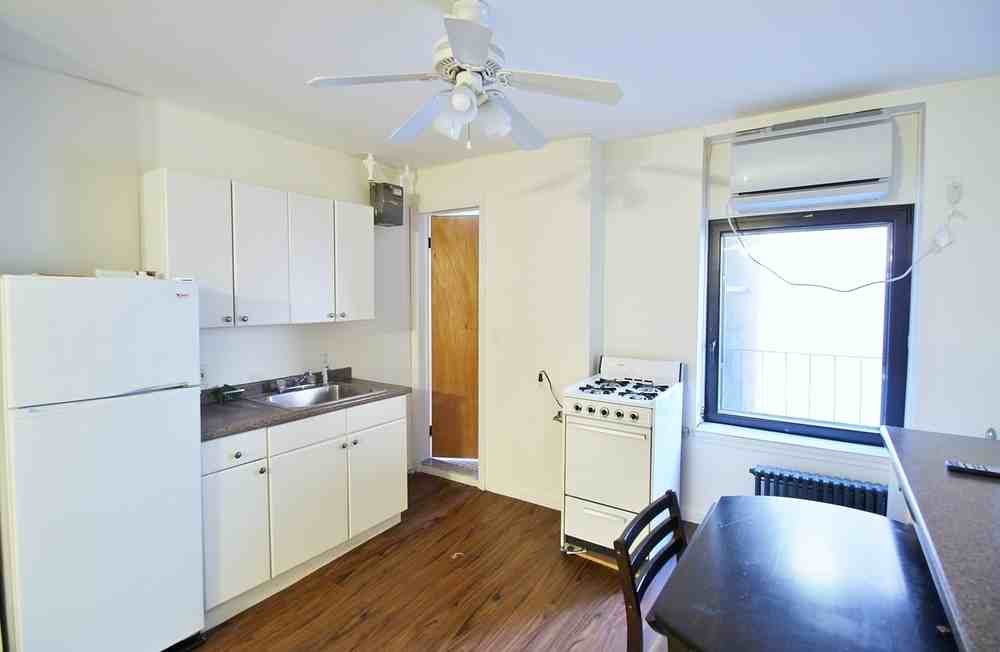 1672 Third Avenue - Photo 3 of 8