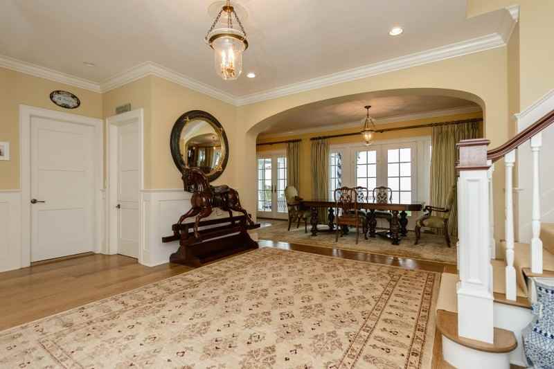 279 Little Neck Rd - Photo 3 of 19