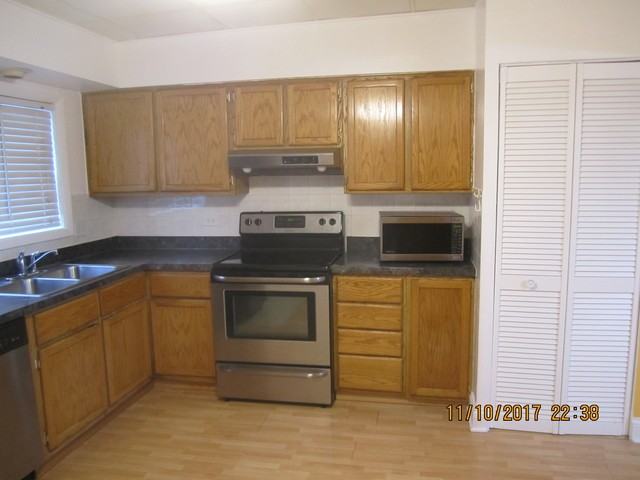 960 N Rohlwing Rd #201B - Photo 3 of 13