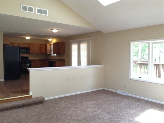 380 Comet Dr - Photo 3 of 14