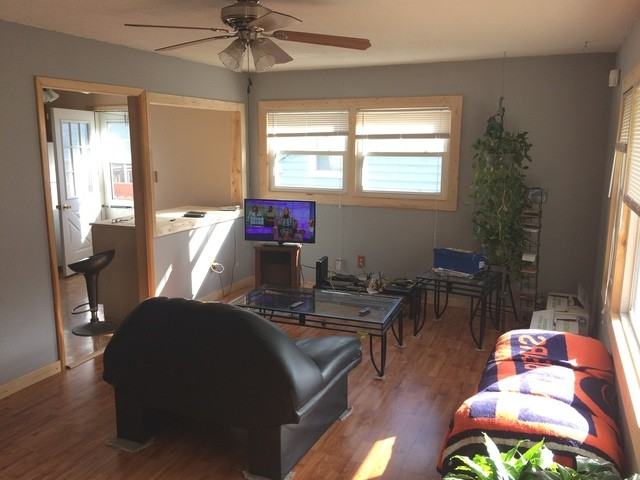 370 Normandy Ln - Photo 3 of 25