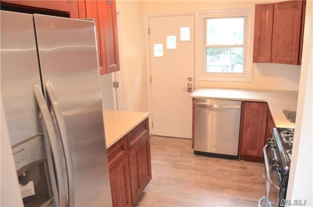 1077 Gerald St - Photo 3 of 18