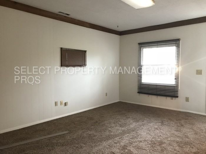 4606 Woodridge Dr - Photo 2 of 12