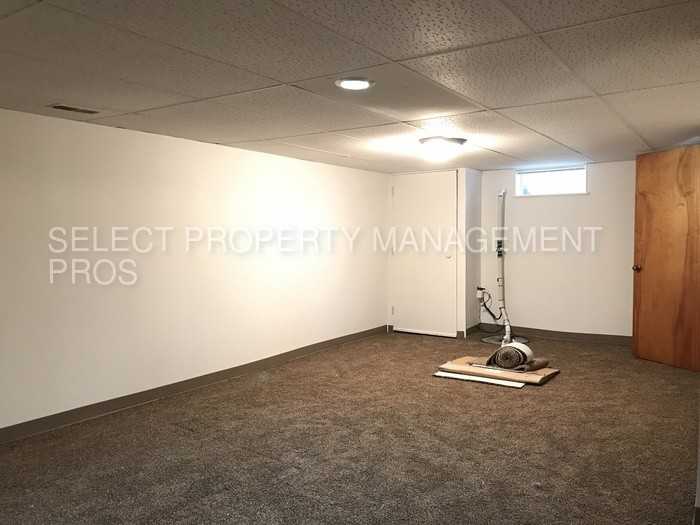 4606 Woodridge Dr - Photo 3 of 12