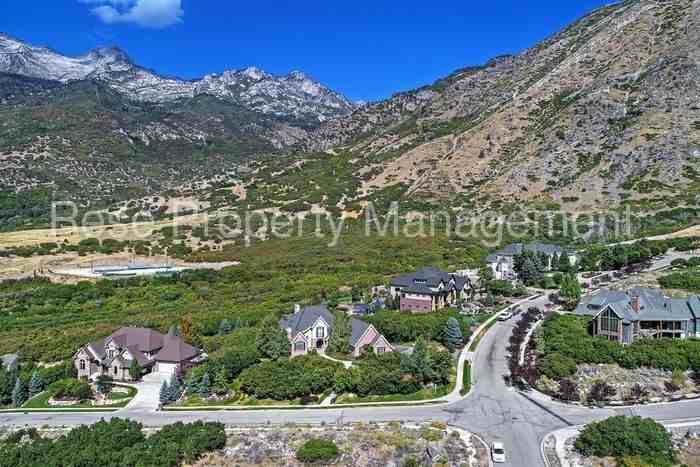 1593 Rosanna Ln - Photo 2 of 31