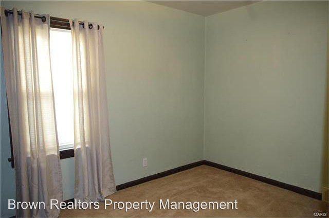 1139 E Lorena Ave - Photo 3 of 15