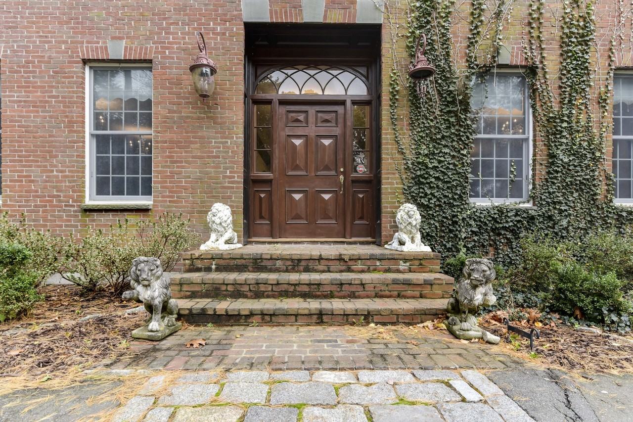 587A Gay St - Photo 2 of 30