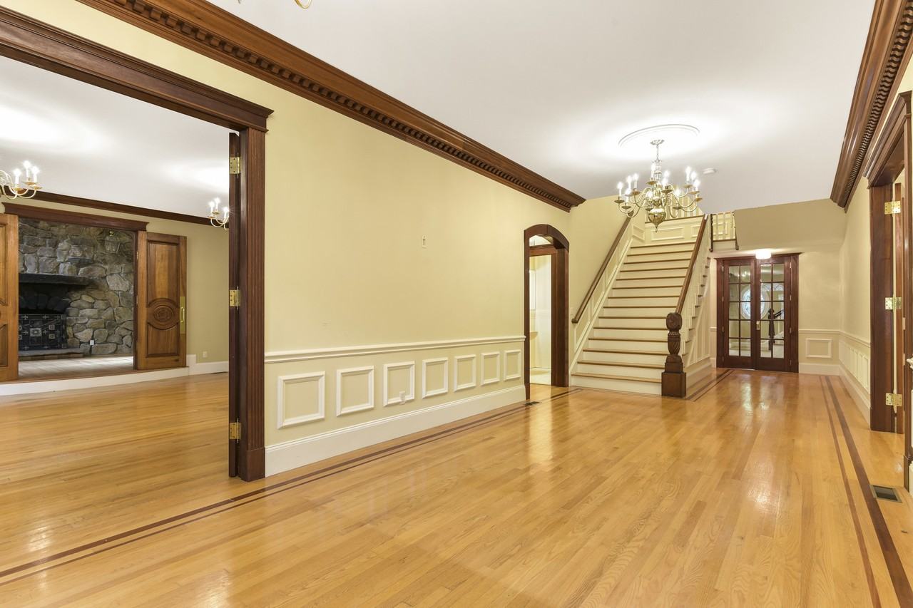 587A Gay St - Photo 3 of 30