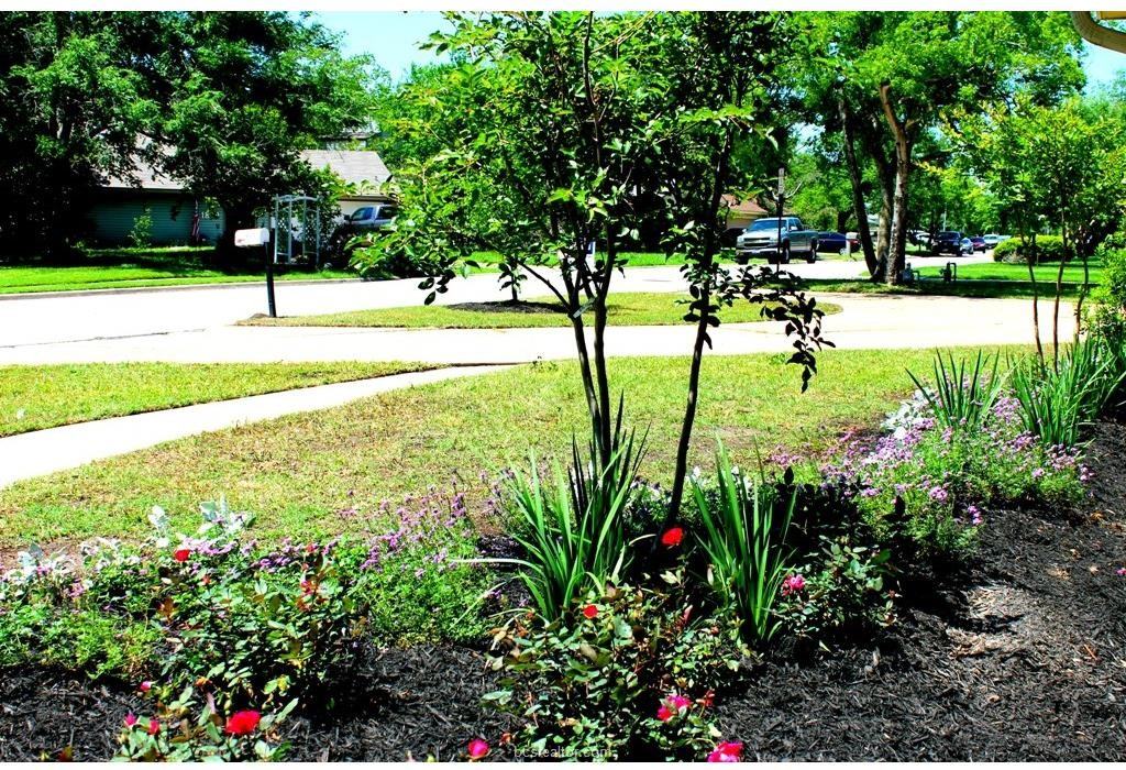 1821 Langford St - Photo 3 of 15