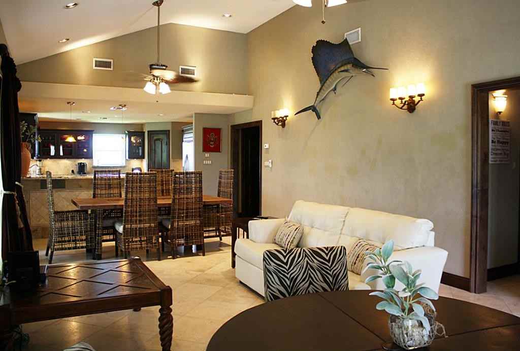 13660 Mutiny Ln - Photo 2 of 21