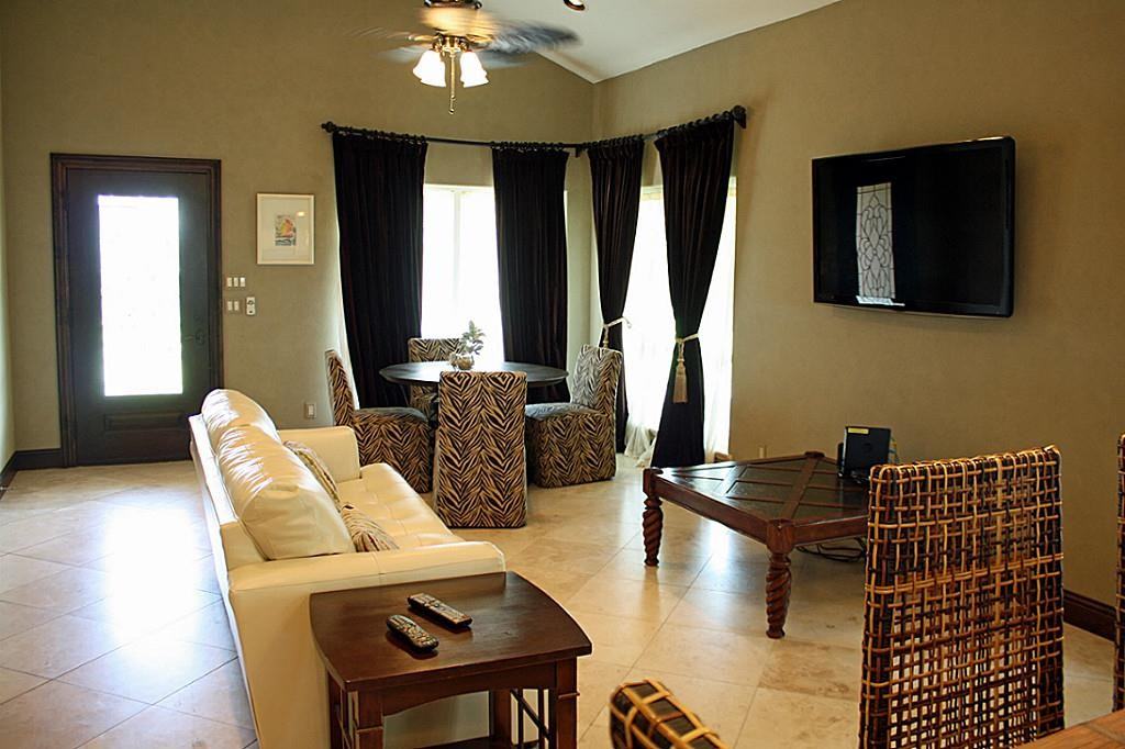 13660 Mutiny Ln - Photo 3 of 21