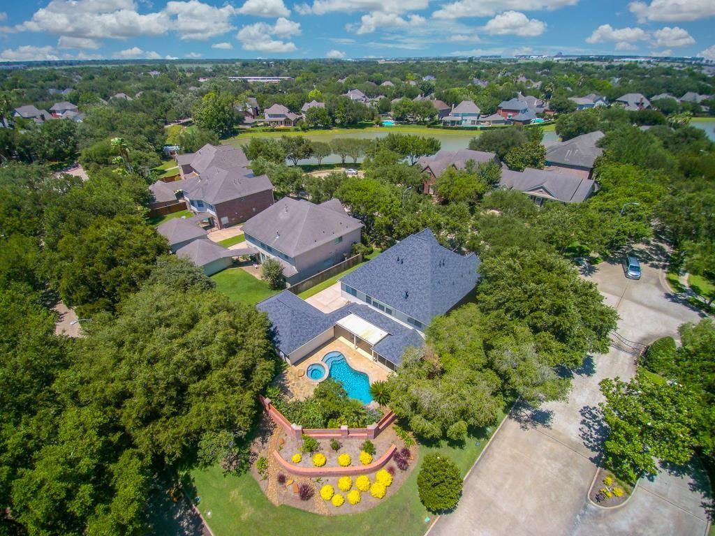 10 Turtle Creek Manor - Photo 2 of 32