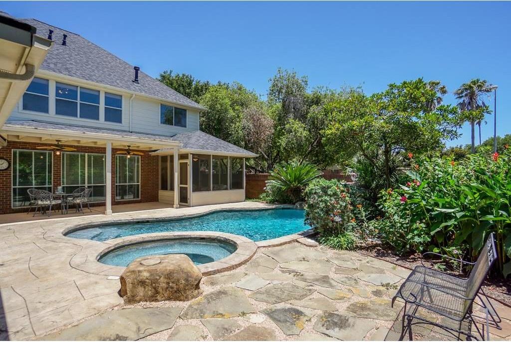 10 Turtle Creek Manor - Photo 3 of 32