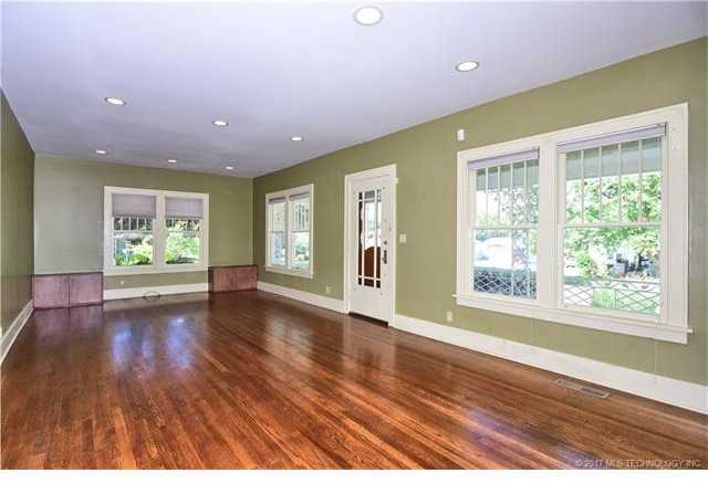 1565 S Yorktown Ave - Photo 3 of 11