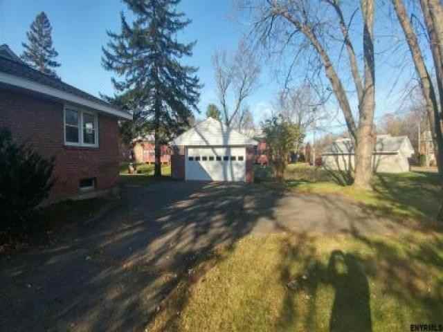 535 Kenwood Ave - Photo 2 of 5