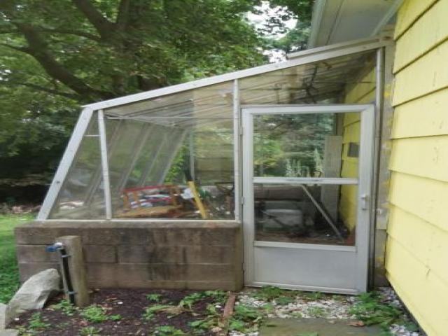 82 Litchfield Rd - Photo 3 of 6