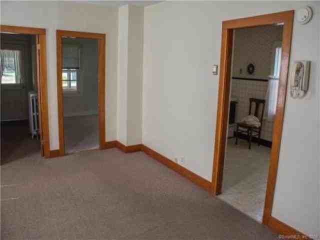 32 Salisbury Ave - Photo 3 of 6