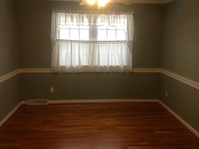 2325 Taggart Ct - Photo 2 of 6