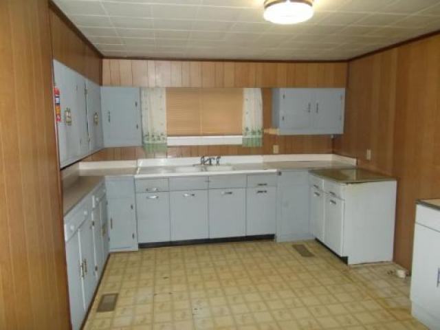 2711 Sulphur Rd - Photo 3 of 6