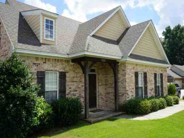 704 Stanton Dr - Photo 2 of 6