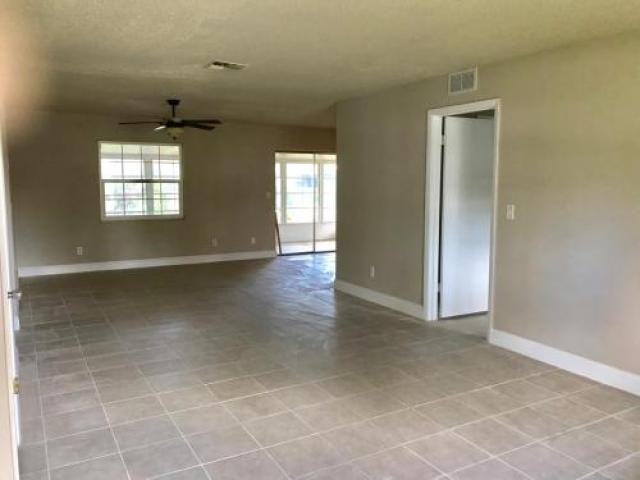 562 Parker Rd - Photo 2 of 6