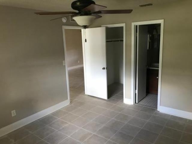 562 Parker Rd - Photo 3 of 6