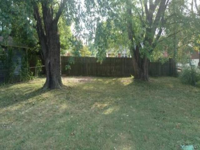 2113 Larkspur Dr - Photo 2 of 6