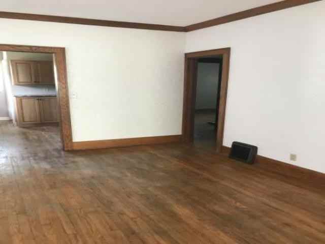 1330 35th St - Photo 2 of 6